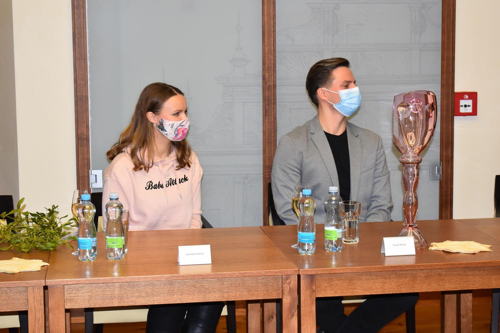 Držitel Ceny Thálie 2020 Pavel Režný obdržel stříbrnou pamětní medaili města Plzně (foto: A. Jarošová, 11.12.2020)