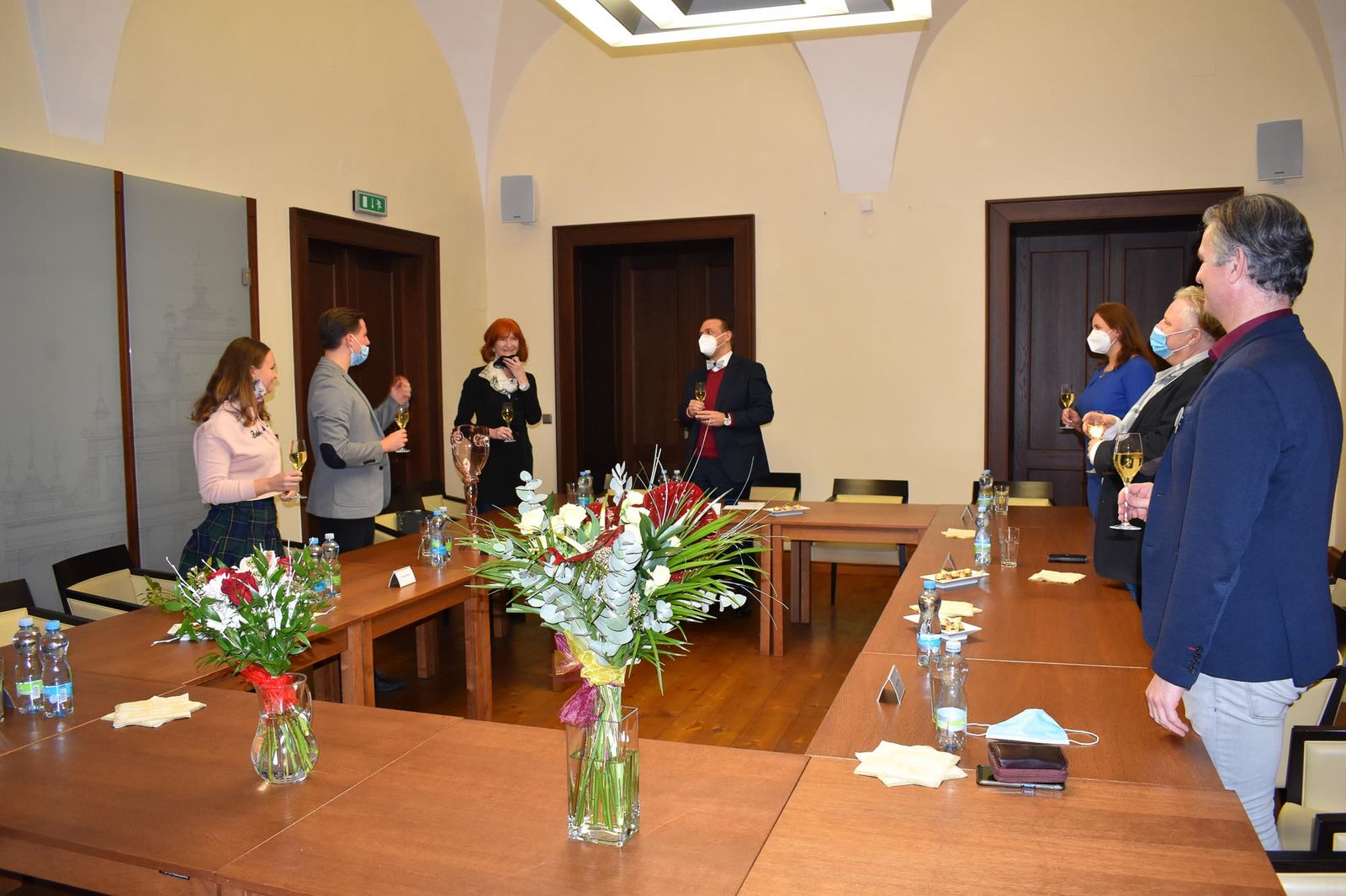 Držitel Ceny Thálie 2020 Pavel Režný obdržel stříbrnou pamětní medaili města Plzně (foto: A. Jarošová, 11.12.2020)