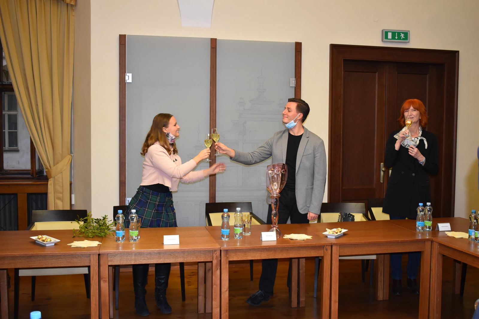 Držitel Ceny Thálie 2020 Pavel Režný obdržel stříbrnou pamětní medaili města Plzně (foto: A. Jarošová, 11.12.2020)