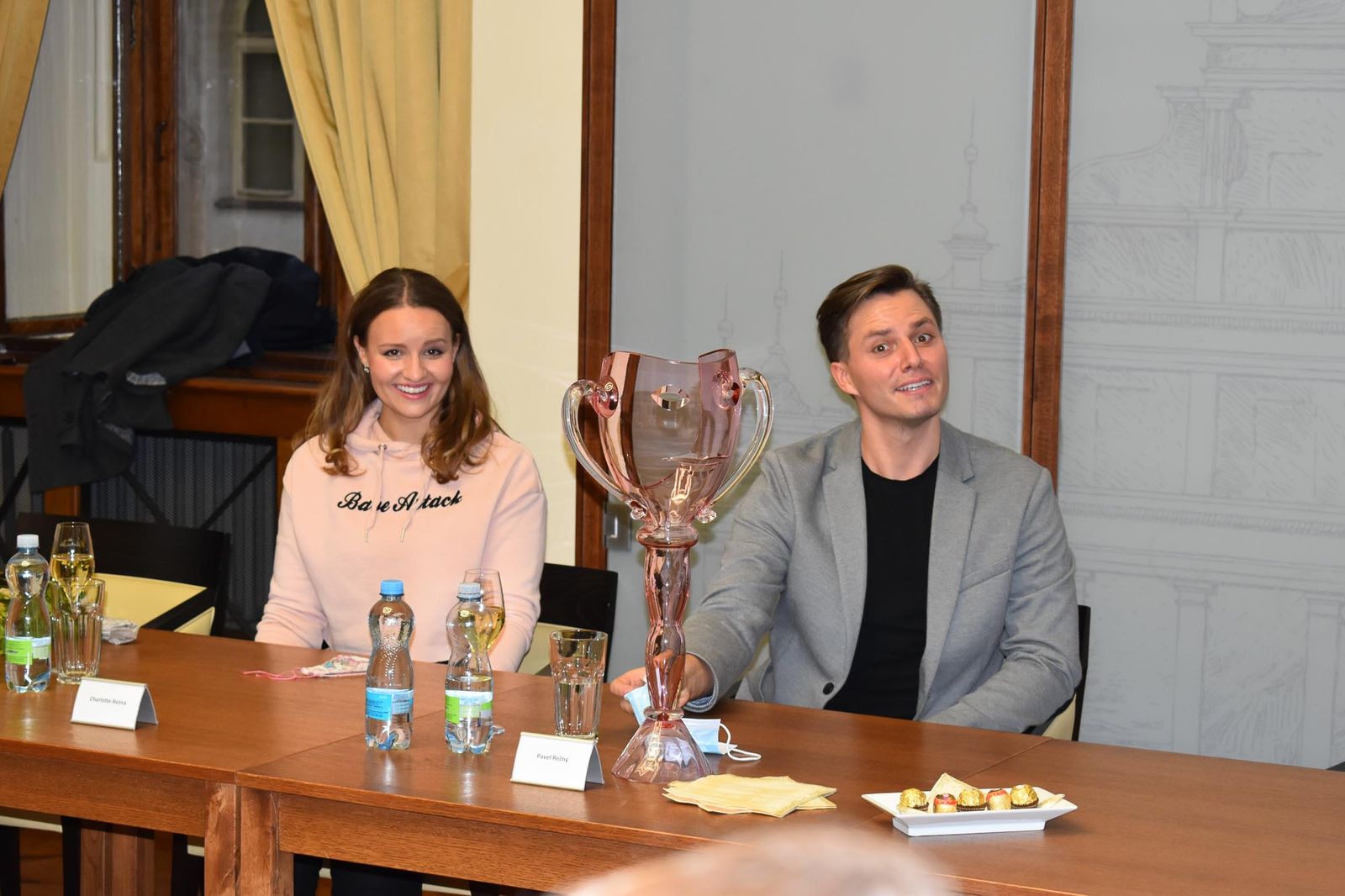 Držitel Ceny Thálie 2020 Pavel Režný obdržel stříbrnou pamětní medaili města Plzně (foto: A. Jarošová, 11.12.2020)