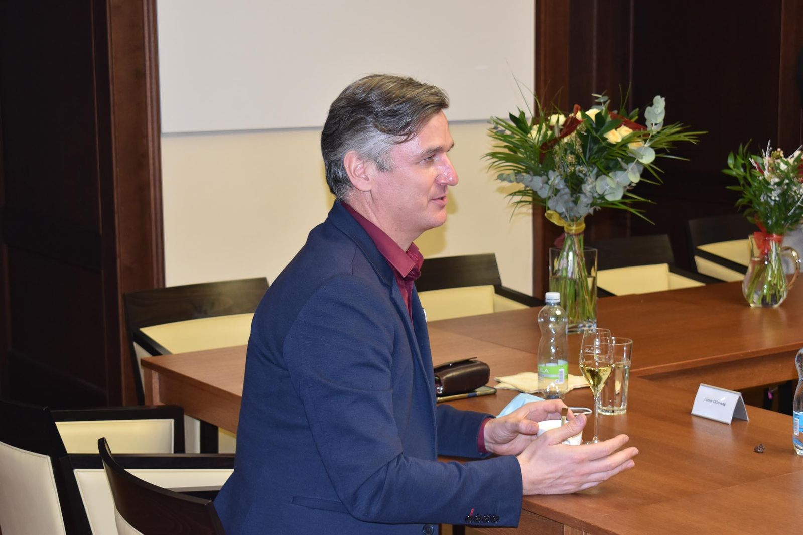 Držitel Ceny Thálie 2020 Pavel Režný obdržel stříbrnou pamětní medaili města Plzně (foto: A. Jarošová, 11.12.2020)