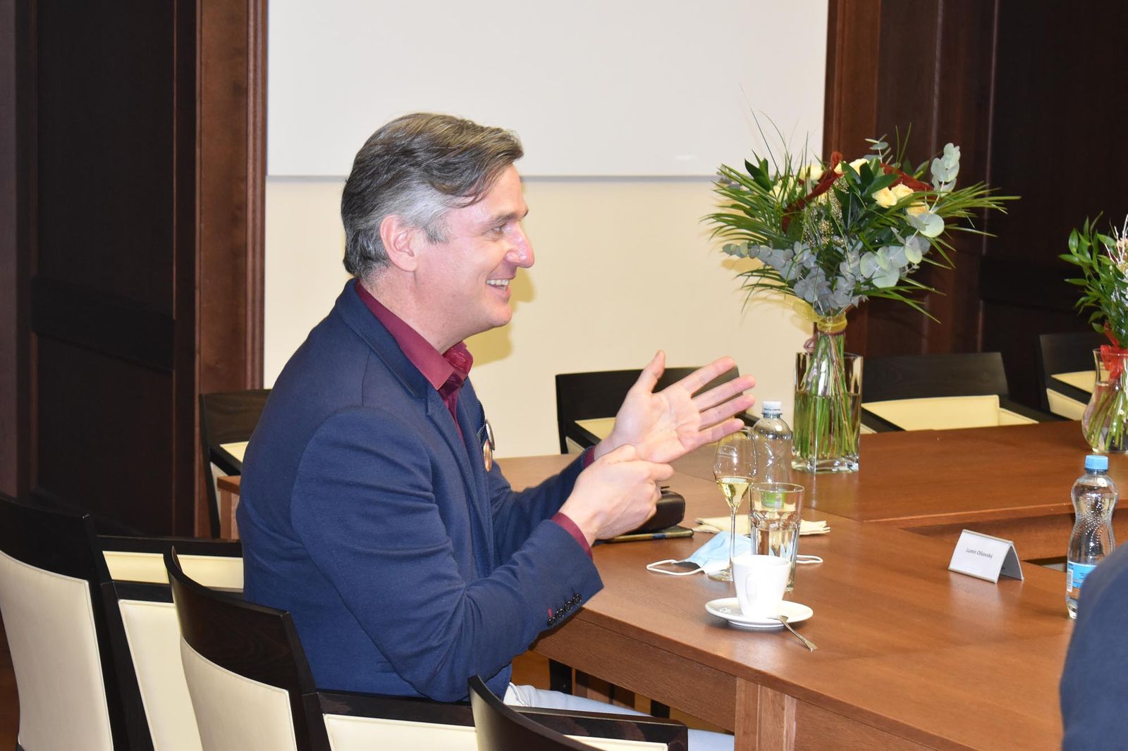 Držitel Ceny Thálie 2020 Pavel Režný obdržel stříbrnou pamětní medaili města Plzně (foto: A. Jarošová, 11.12.2020)