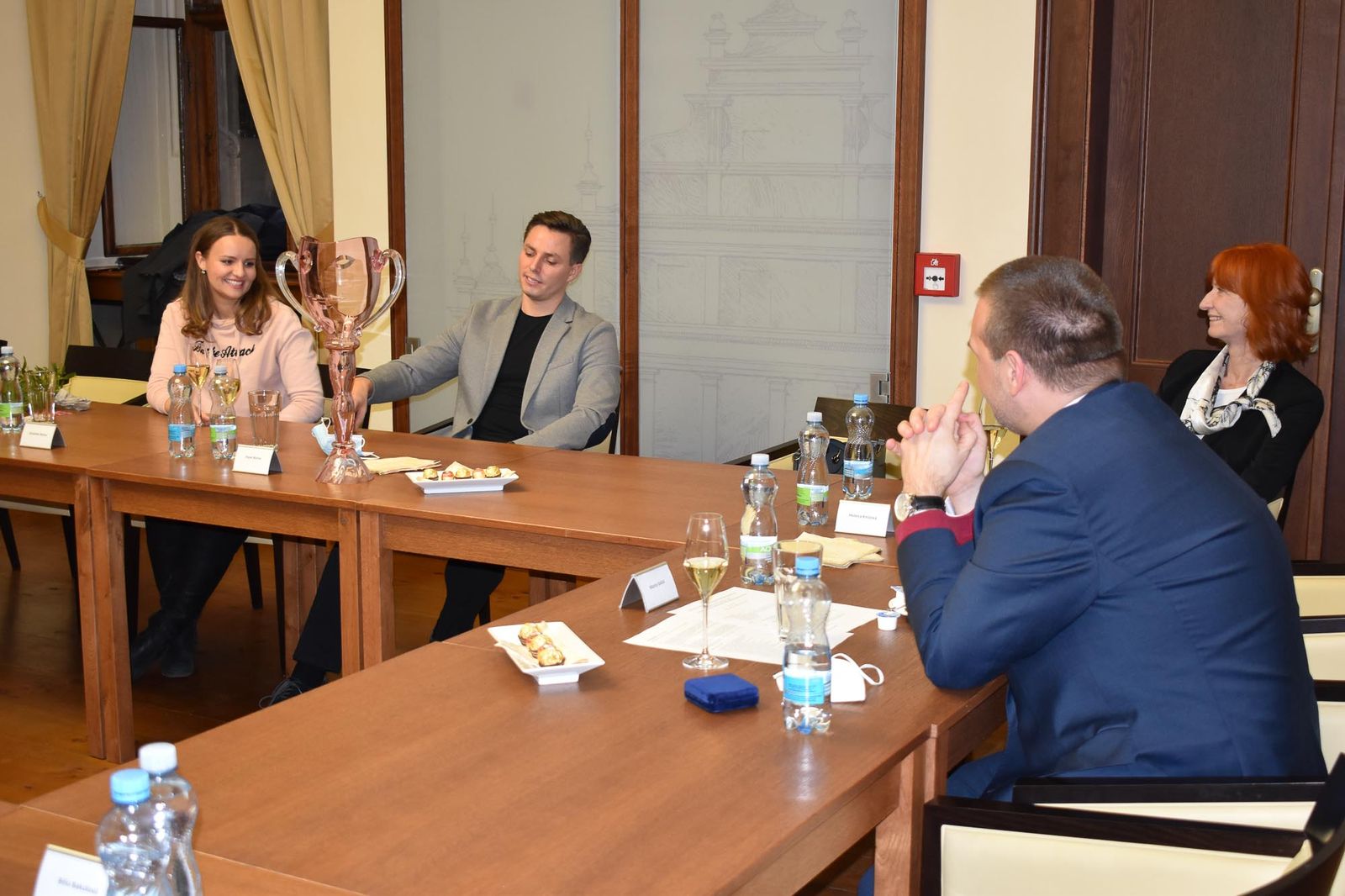 Držitel Ceny Thálie 2020 Pavel Režný obdržel stříbrnou pamětní medaili města Plzně (foto: A. Jarošová, 11.12.2020)