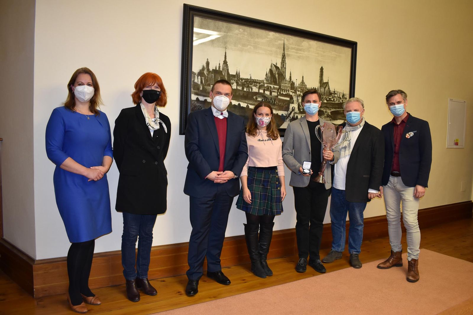 Držitel Ceny Thálie 2020 Pavel Režný obdržel stříbrnou pamětní medaili města Plzně (foto: A. Jarošová, 11.12.2020)