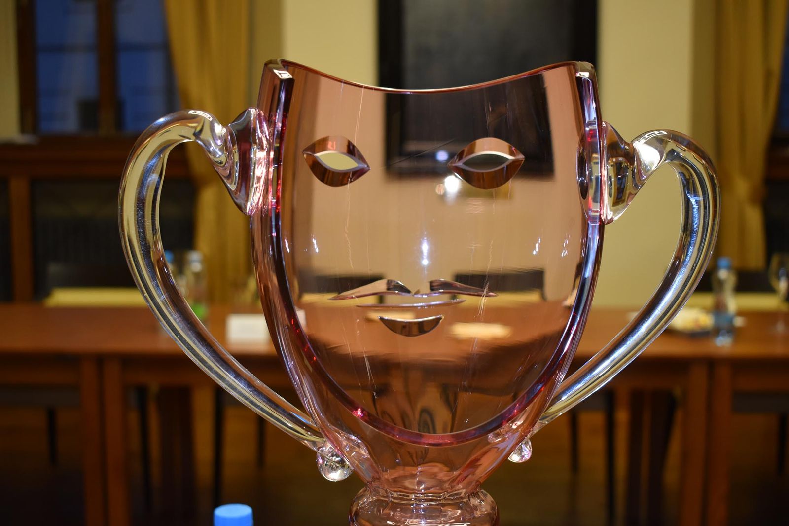 Držitel Ceny Thálie 2020 Pavel Režný obdržel stříbrnou pamětní medaili města Plzně (foto: A. Jarošová, 11.12.2020)