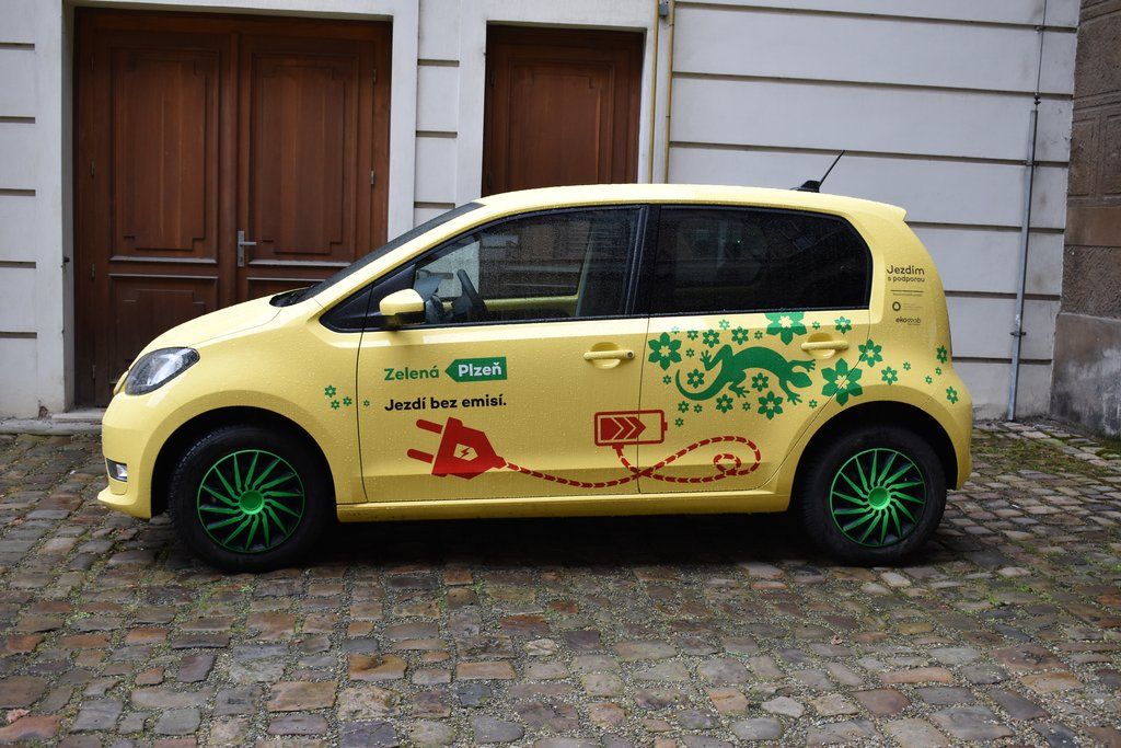 Nový elektromobil (foto: A. Jarošová, 22.12.2020)