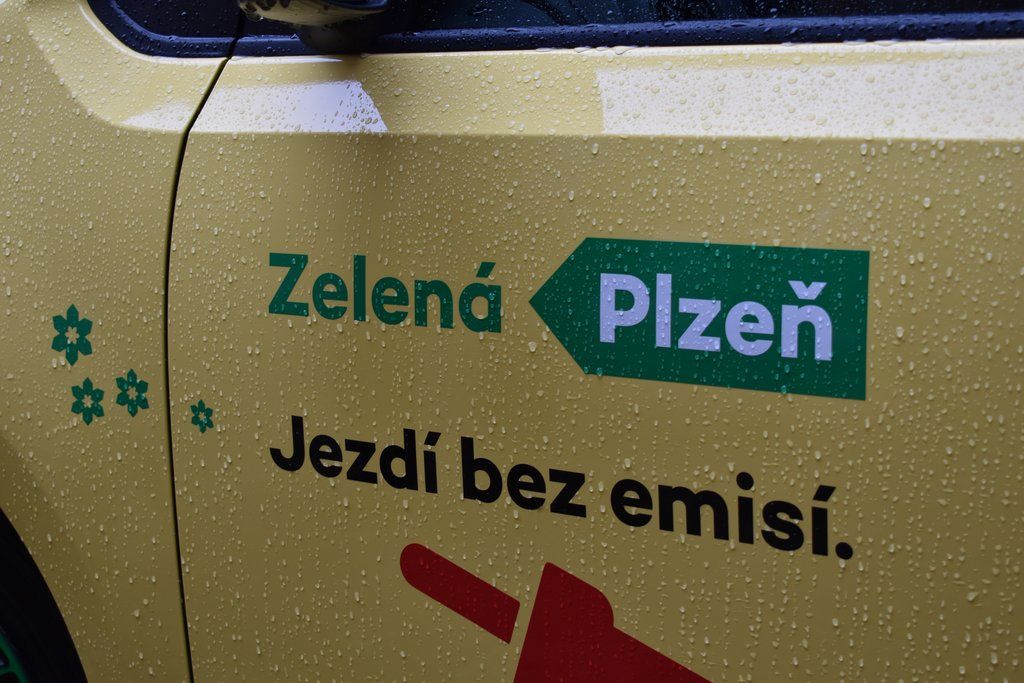 Nový elektromobil (foto: A. Jarošová, 22.12.2020)