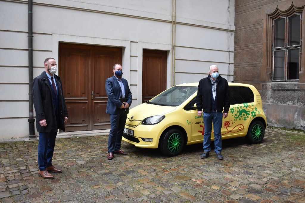 Nový elektromobil (foto: A. Jarošová, 22.12.2020)