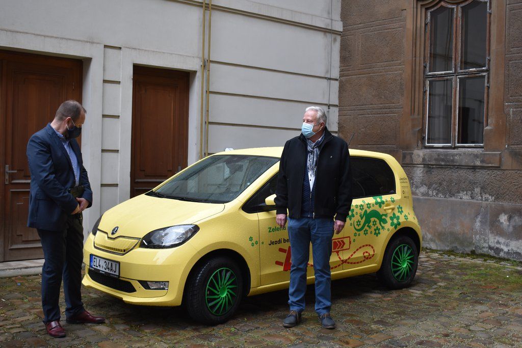 Nový elektromobil (foto: A. Jarošová, 22.12.2020)