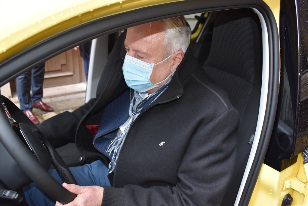 Nový elektromobil (foto: A. Jarošová, 22.12.2020)