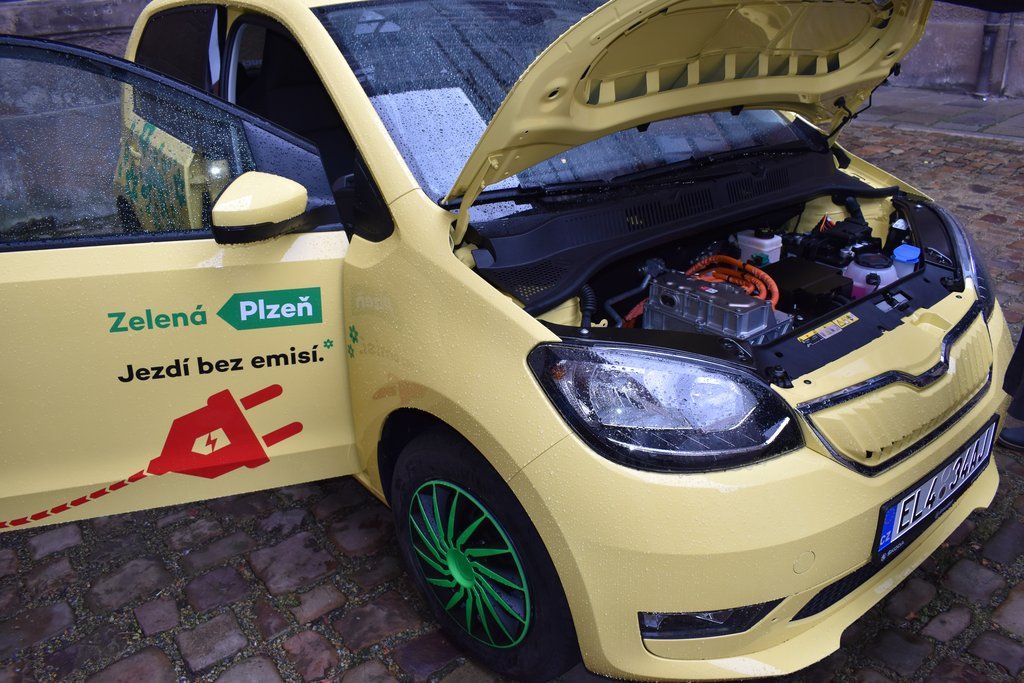 Nový elektromobil (foto: A. Jarošová, 22.12.2020)