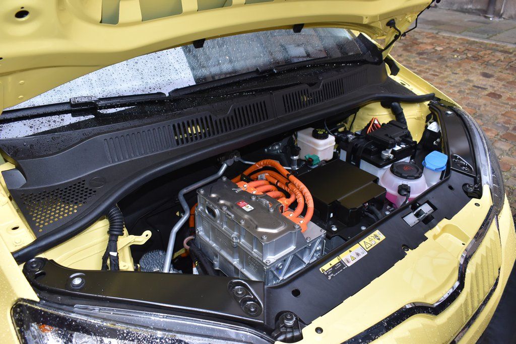 Nový elektromobil (foto: A. Jarošová, 22.12.2020)