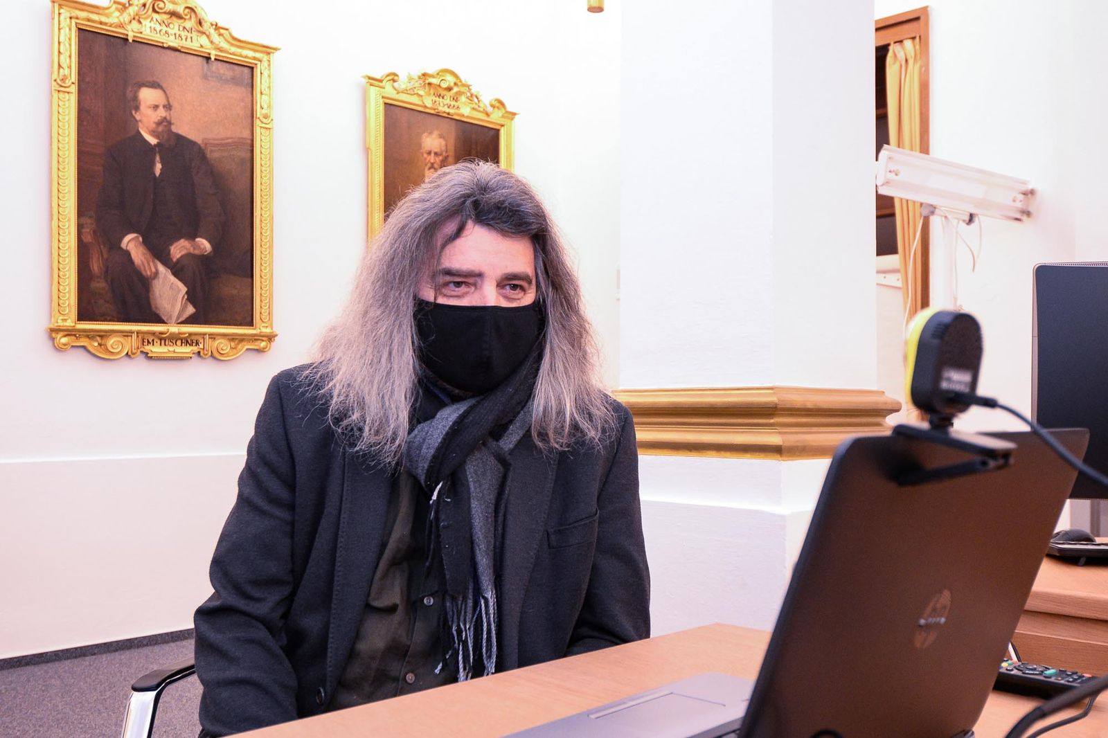 Primátor Martin Baxa pogratuloval k šedesátinám básníku Ivo Huclovi