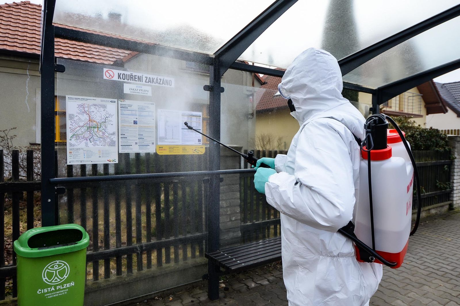 Plzeň plošně dezinfikuje vnější veřejné prostory (ilustrační foto z MO Plzeň 10-Lhota a Borský park: M. Pecuch, 8.3.2021)