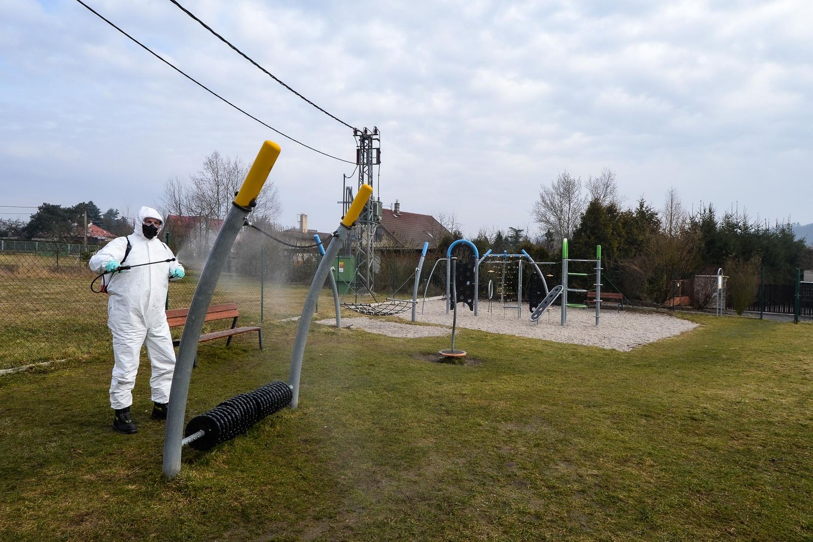 Plzeň plošně dezinfikuje vnější veřejné prostory (ilustrační foto z MO Plzeň 10-Lhota a Borský park: M. Pecuch, 8.3.2021)