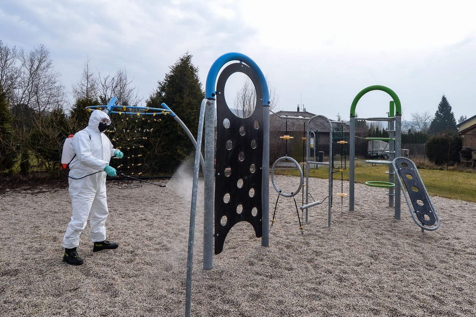 Plzeň plošně dezinfikuje vnější veřejné prostory (ilustrační foto z MO Plzeň 10-Lhota a Borský park: M. Pecuch, 8.3.2021)