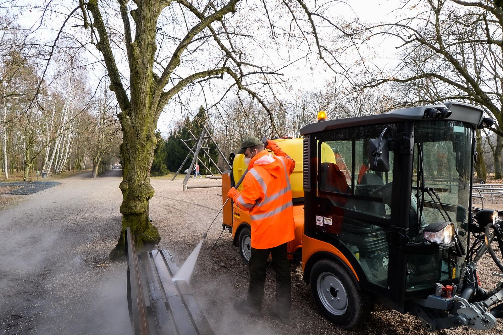 Plzeň plošně dezinfikuje vnější veřejné prostory (ilustrační foto z MO Plzeň 10-Lhota a Borský park: M. Pecuch, 8.3.2021)