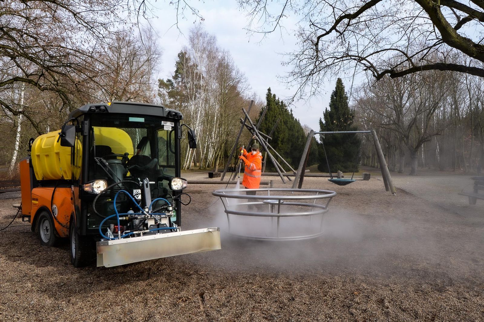 Plzeň plošně dezinfikuje vnější veřejné prostory (ilustrační foto z MO Plzeň 10-Lhota a Borský park: M. Pecuch, 8.3.2021)
