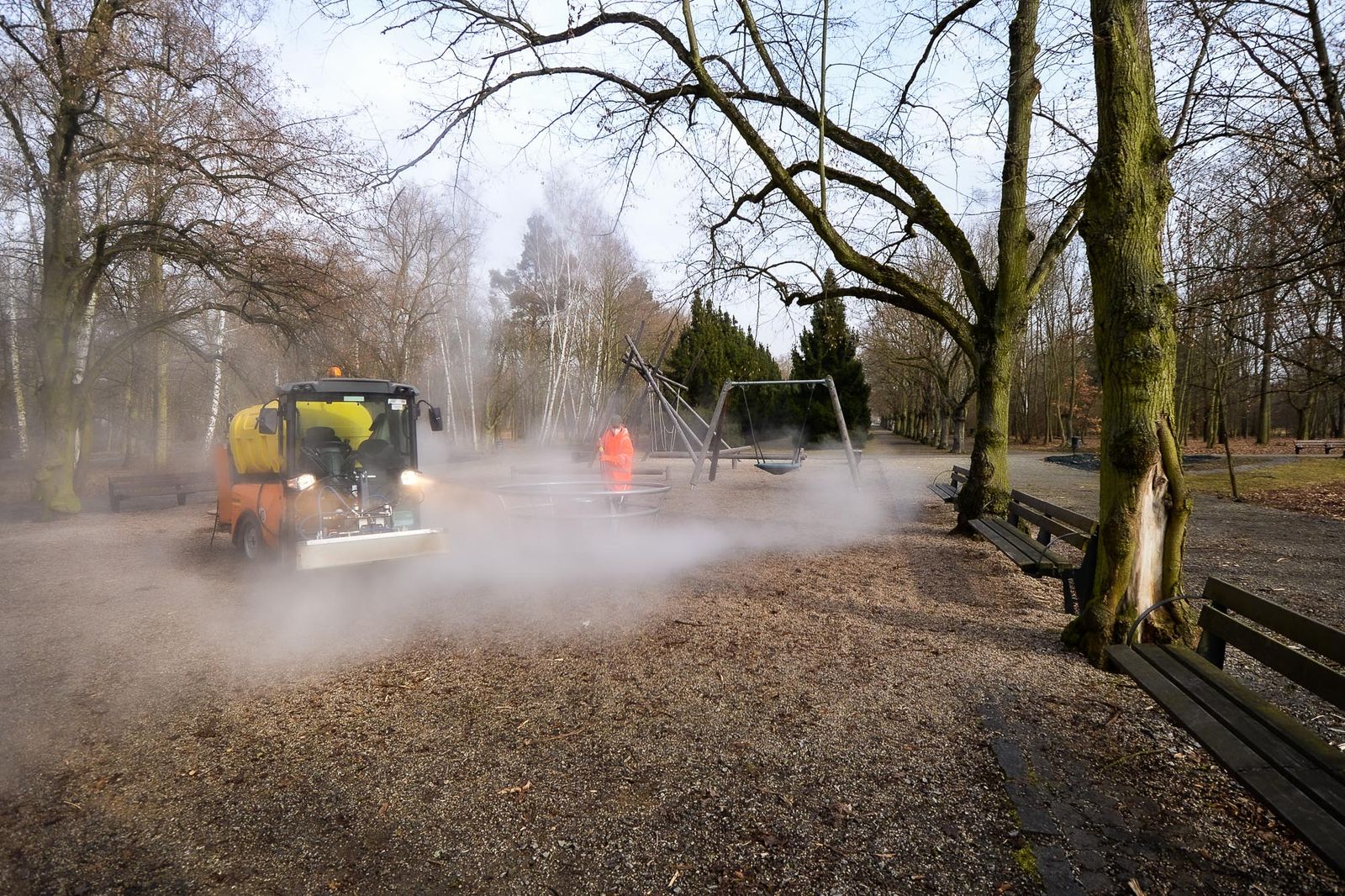 Plzeň plošně dezinfikuje vnější veřejné prostory (ilustrační foto z MO Plzeň 10-Lhota a Borský park: M. Pecuch, 8.3.2021)