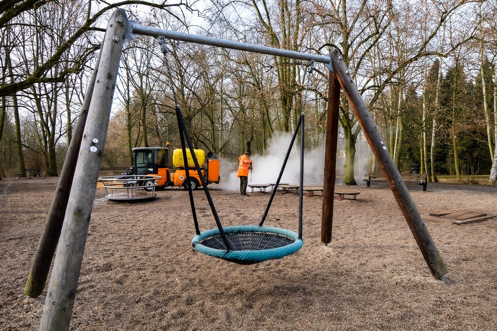 Plzeň plošně dezinfikuje vnější veřejné prostory (ilustrační foto z MO Plzeň 10-Lhota a Borský park: M. Pecuch, 8.3.2021)