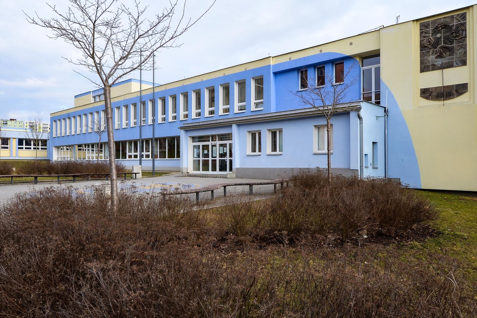 Děti ve 31. základní škole chrání speciální nátěr zdí likvidující viry i bakterie (foto: M. Pecuch, 18.3.2021)