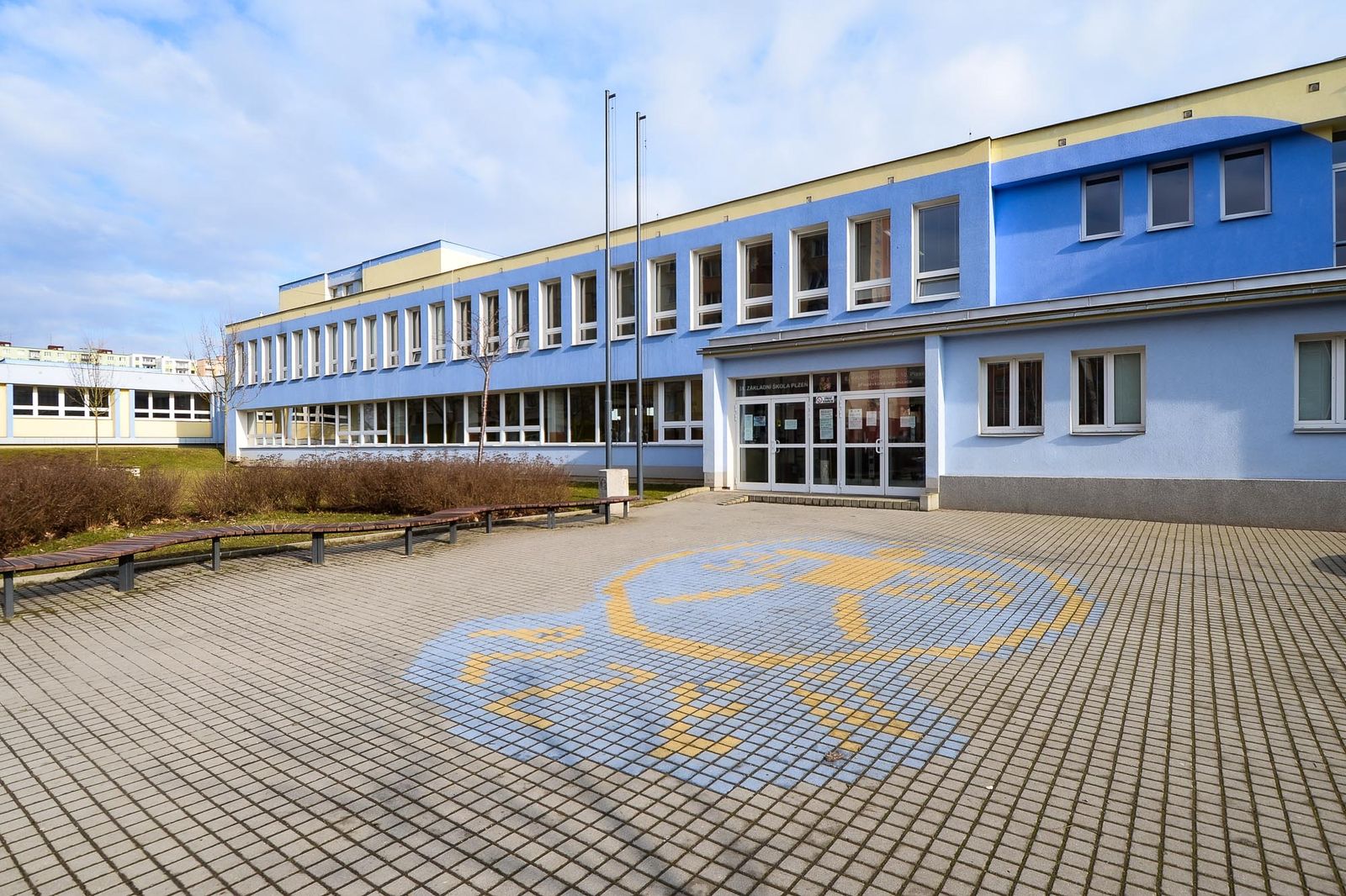 Děti ve 31. základní škole chrání speciální nátěr zdí likvidující viry i bakterie (foto: M. Pecuch, 18.3.2021)