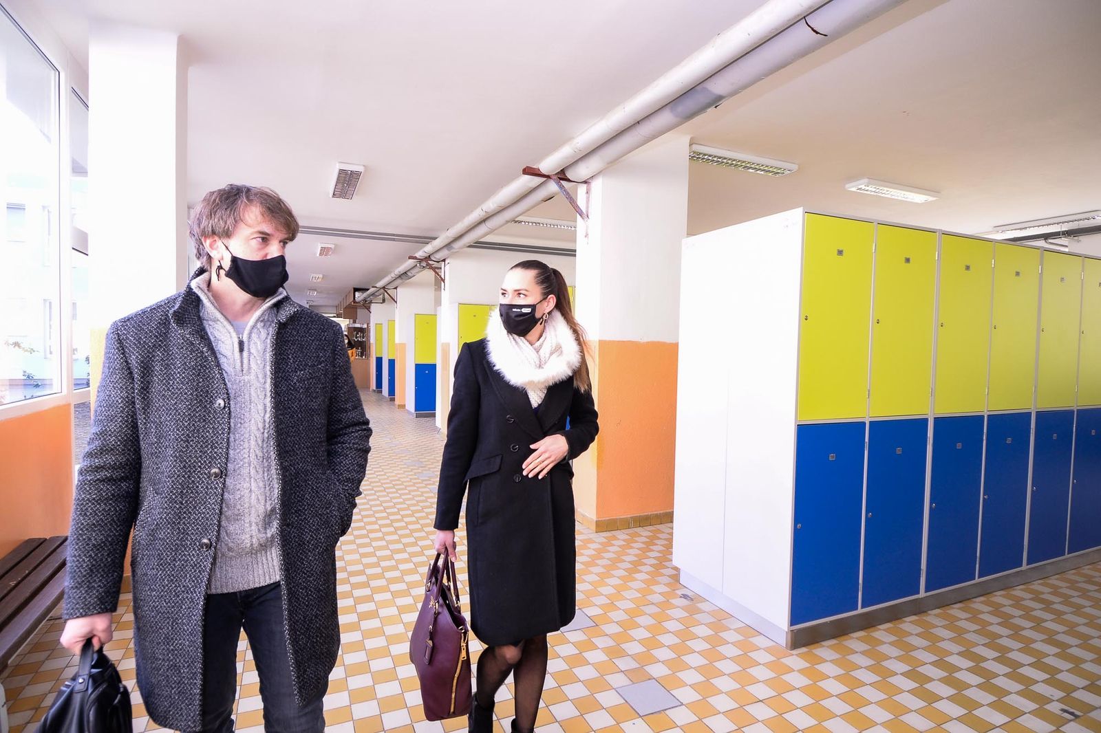 Děti ve 31. základní škole chrání speciální nátěr zdí likvidující viry i bakterie (foto: M. Pecuch, 18.3.2021)