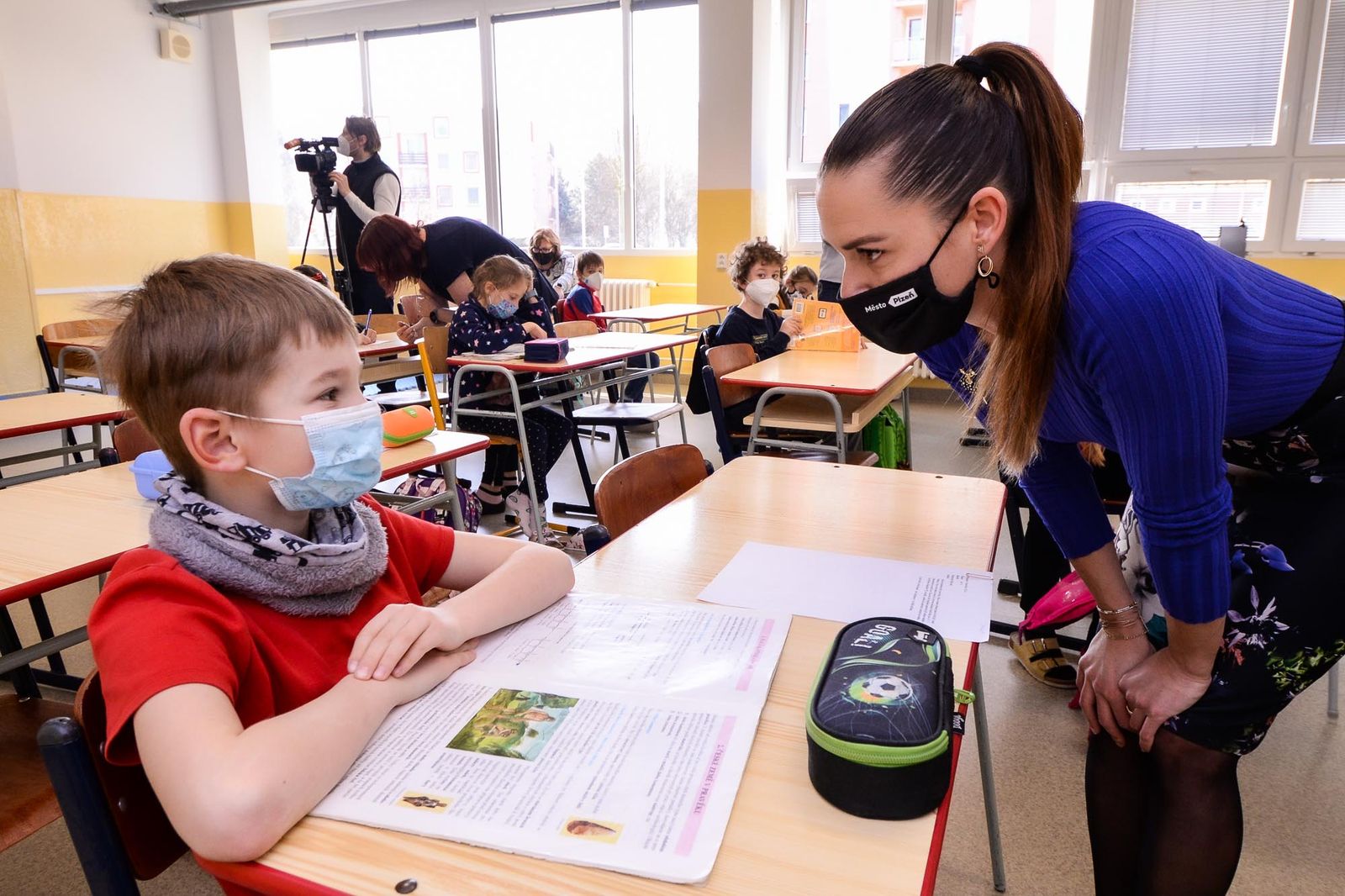 Děti ve 31. základní škole chrání speciální nátěr zdí likvidující viry i bakterie (foto: M. Pecuch, 18.3.2021)