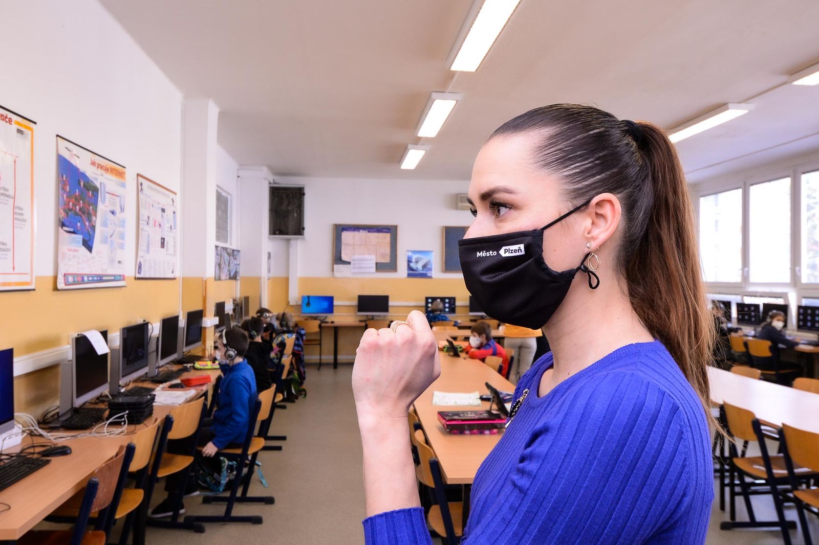 Děti ve 31. základní škole chrání speciální nátěr zdí likvidující viry i bakterie (foto: M. Pecuch, 18.3.2021)