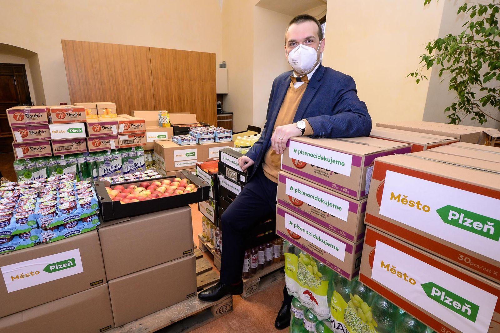 Dar pro Mulačovu nemocnici a Privamed (foto: M. Pecuch, 29.3.2021)