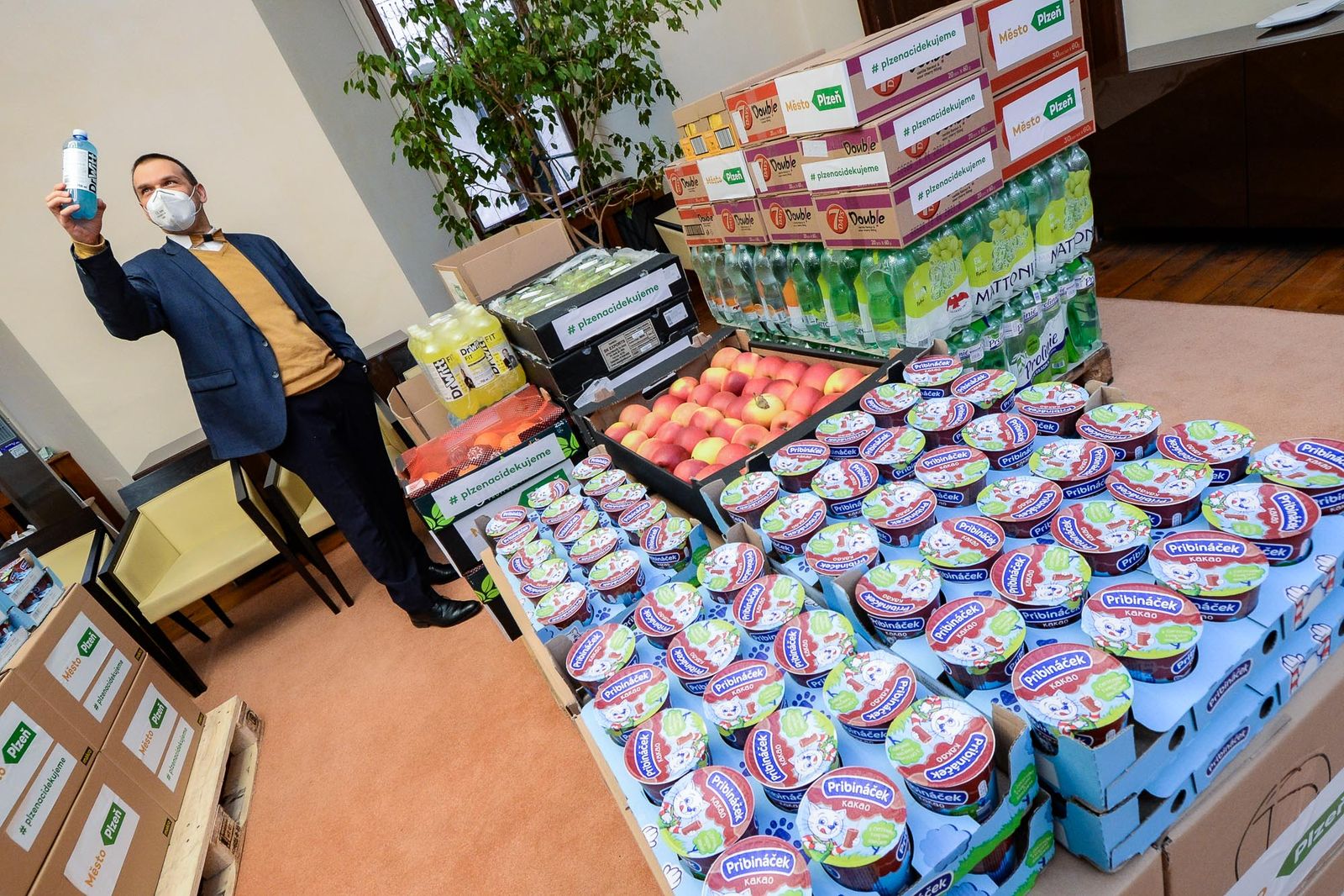 Dar pro Mulačovu nemocnici a Privamed (foto: M. Pecuch, 29.3.2021)