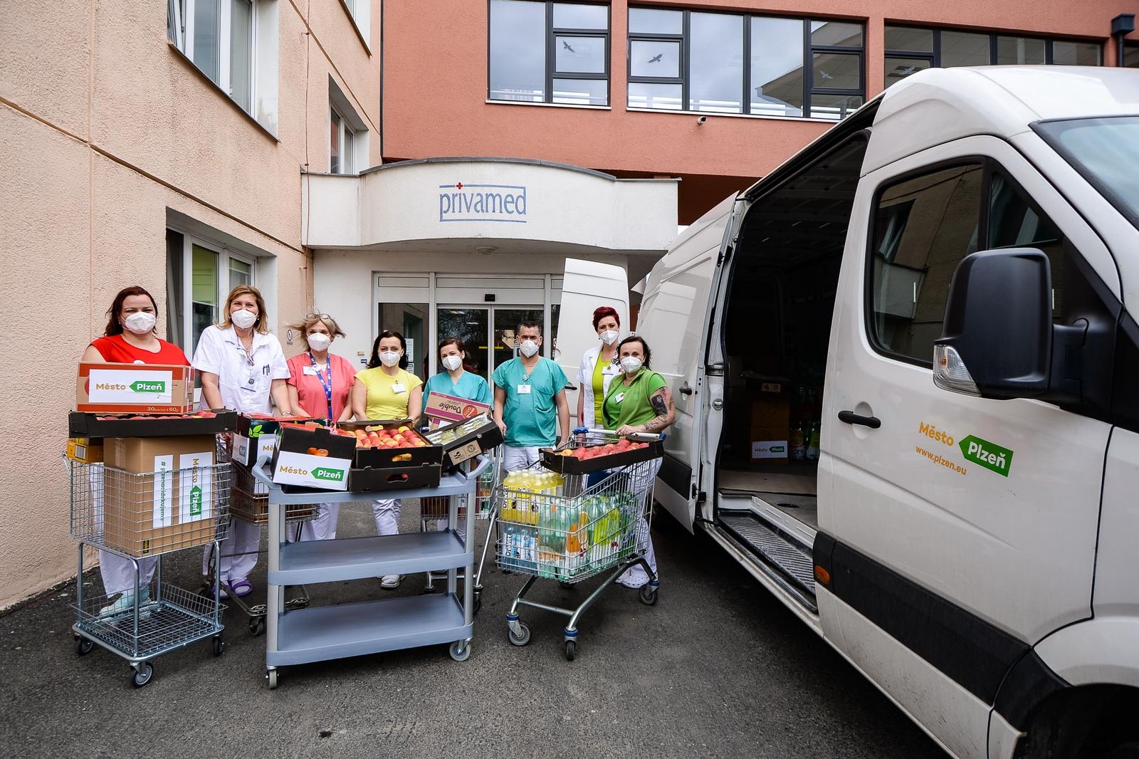 Dar pro Mulačovu nemocnici a Privamed (foto: M. Pecuch, 29.3.2021)