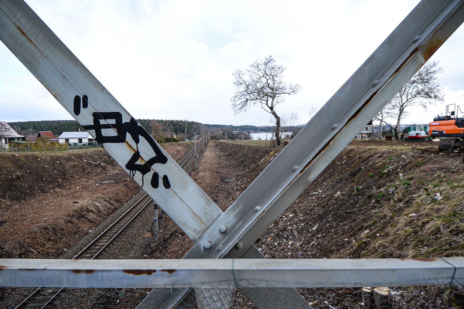 Lávka na Valše (foto: M. Pecuch, 7.4.2021)