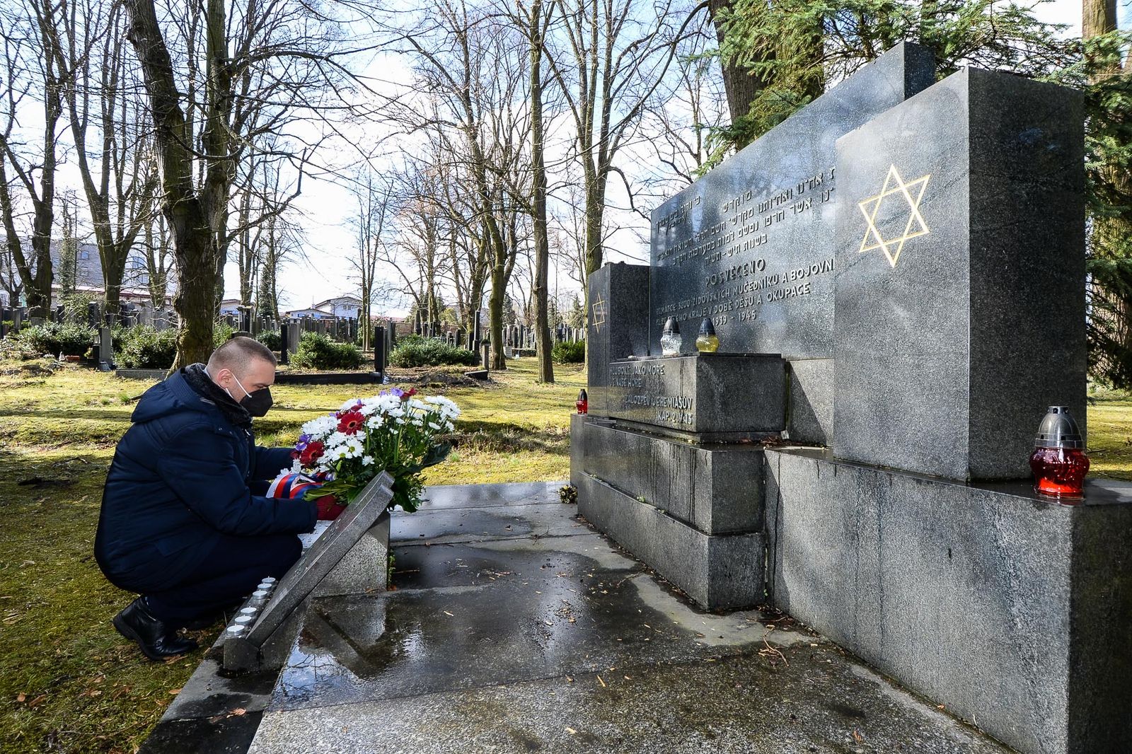 Vzpomínka na oběti holocaustu (foto: M. Pecuch, 8.4.2021)