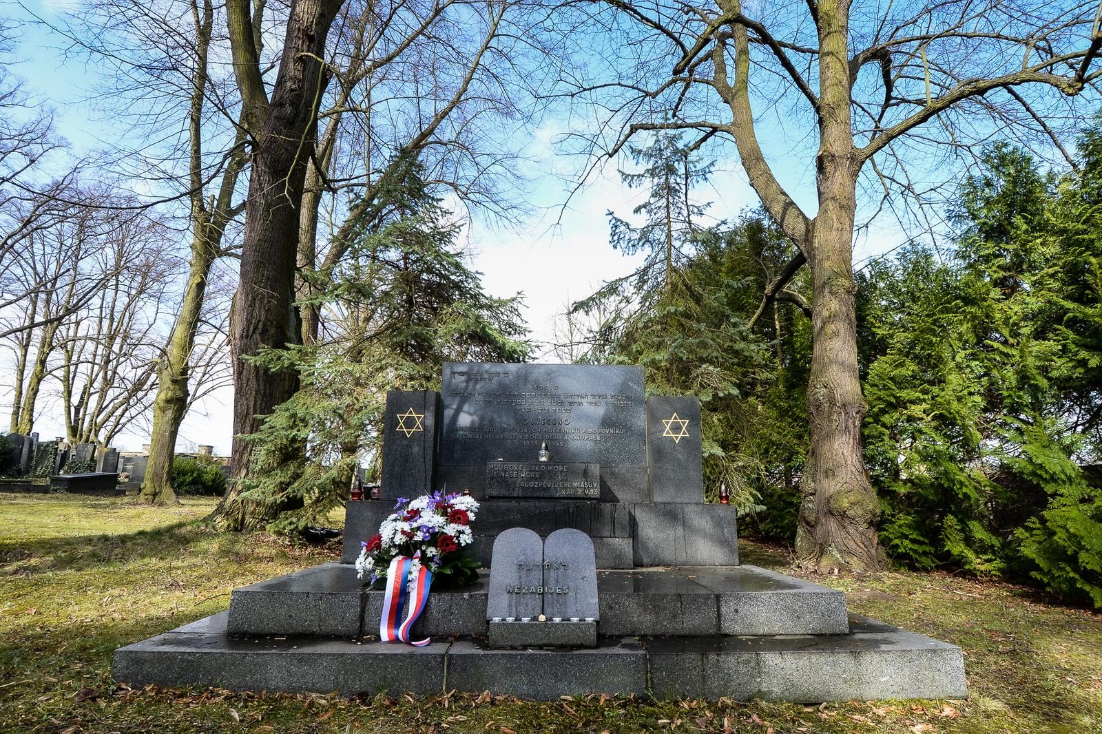 Vzpomínka na oběti holocaustu (foto: M. Pecuch, 8.4.2021)