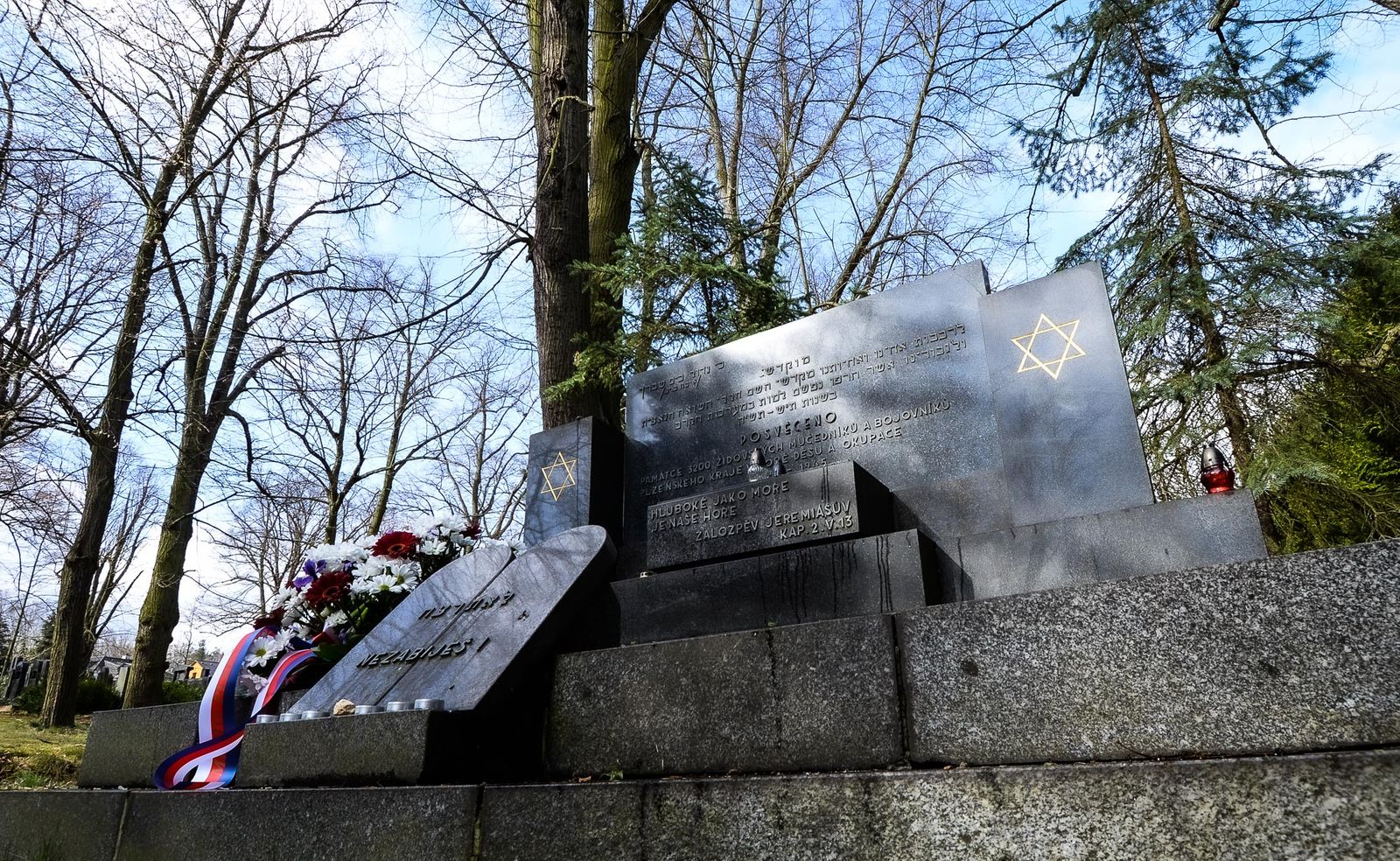 Vzpomínka na oběti holocaustu (foto: M. Pecuch, 8.4.2021)