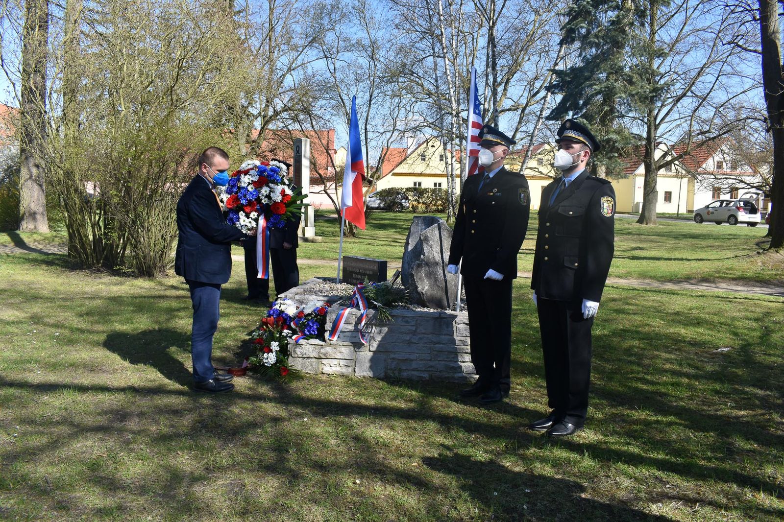 Slavnosti svobody 2021 - Pietní akty v Křimicích (foto: A. Jarošová, 23.4.2021)