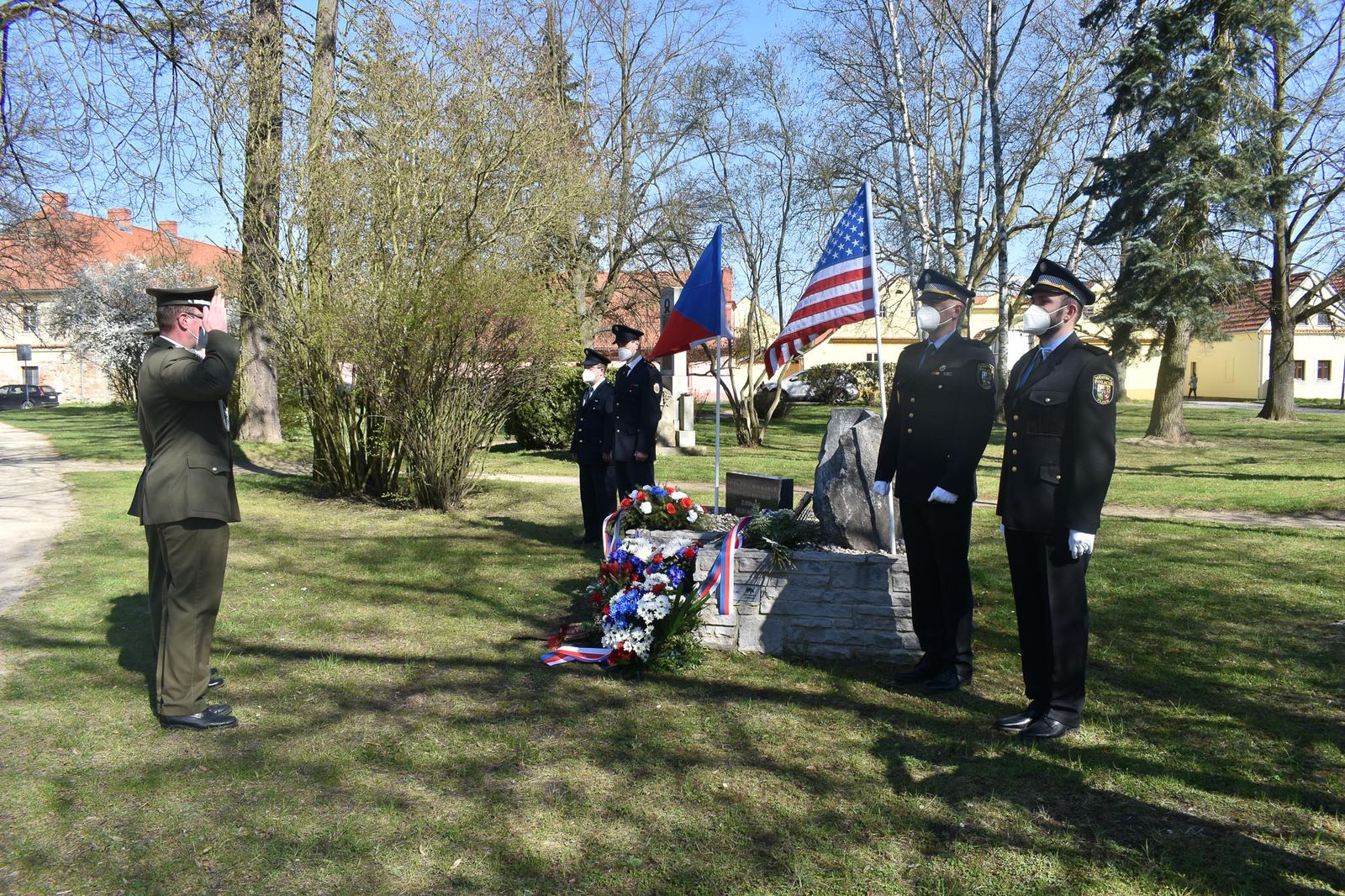 Slavnosti svobody 2021 - Pietní akty v Křimicích (foto: A. Jarošová, 23.4.2021)