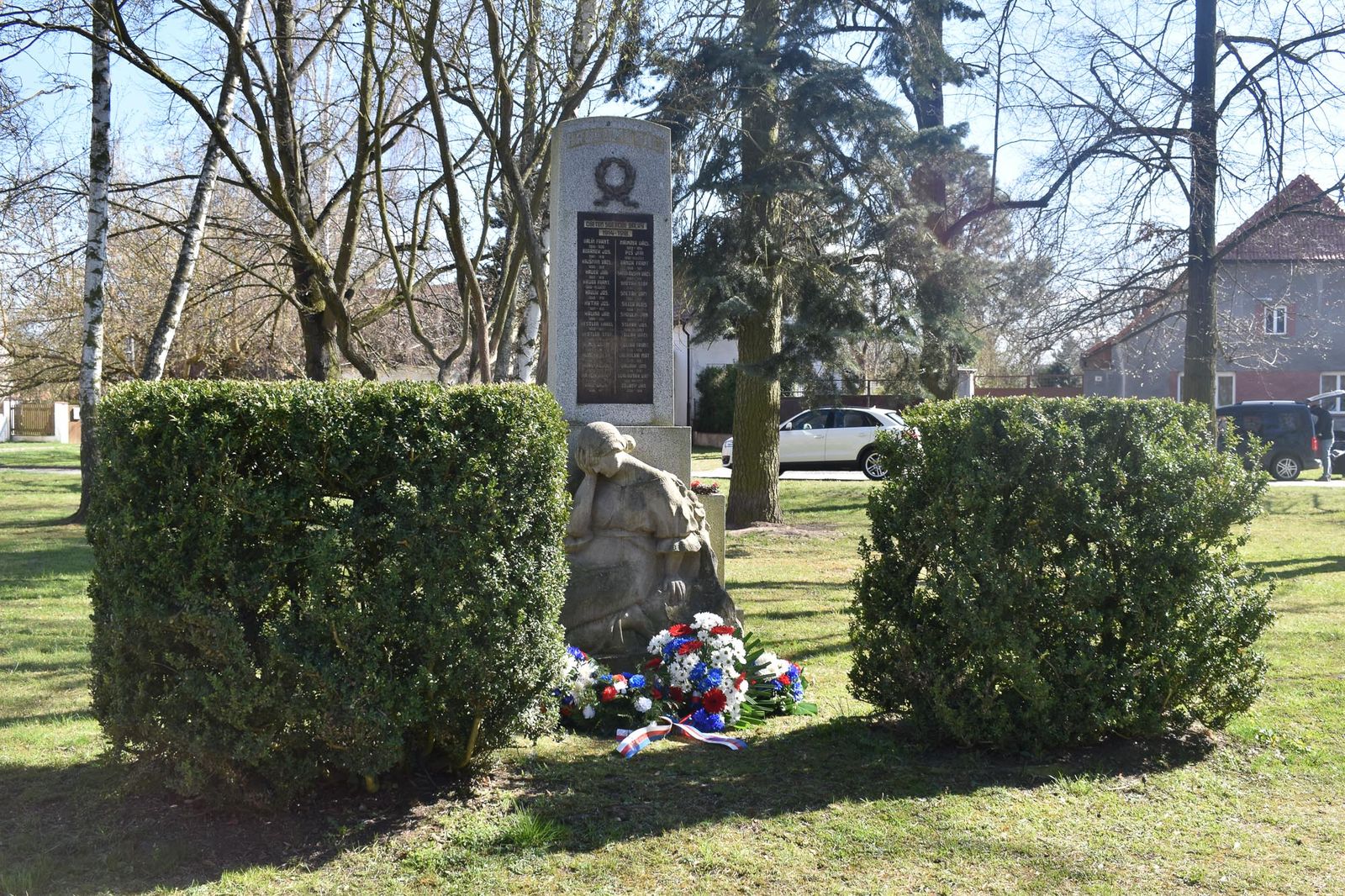 Slavnosti svobody 2021 - Pietní akty v Křimicích (foto: A. Jarošová, 23.4.2021)