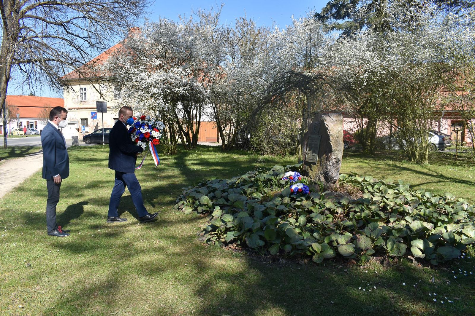Slavnosti svobody 2021 - Pietní akty v Křimicích (foto: A. Jarošová, 23.4.2021)