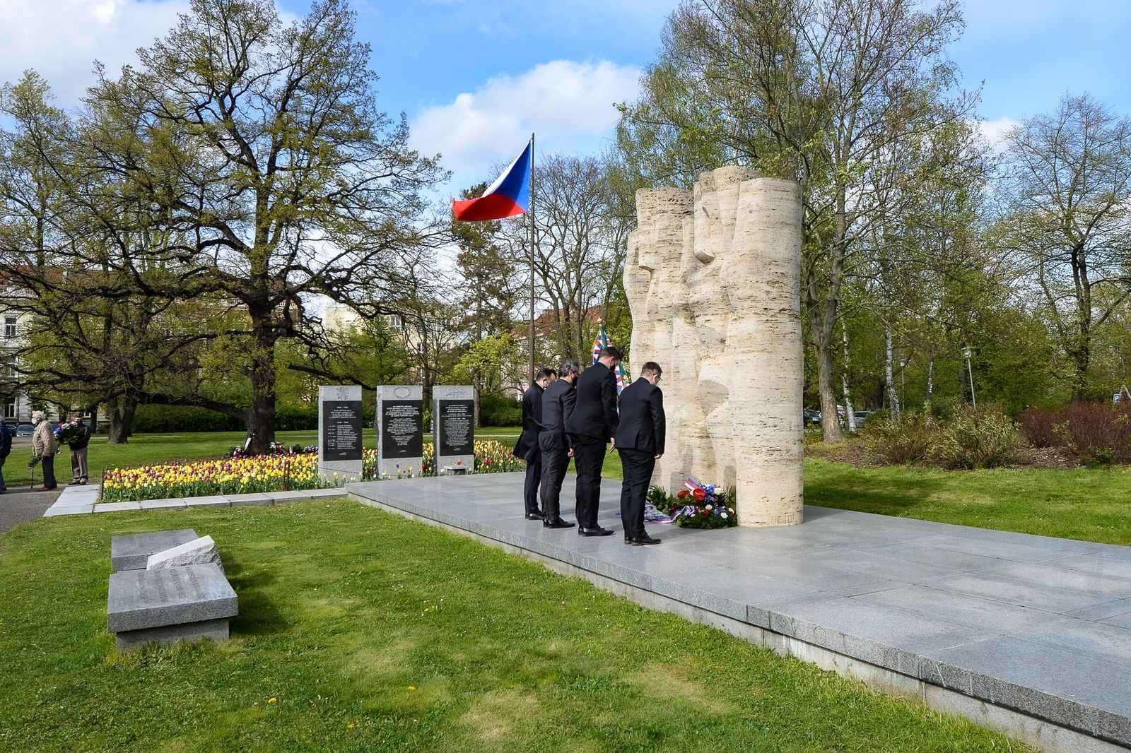 Slavnosti svobody 2021 - Pietní akty na nám. Míru / Studio Měšťanská beseda (foto: M. Pecuch, 5.5.2021)