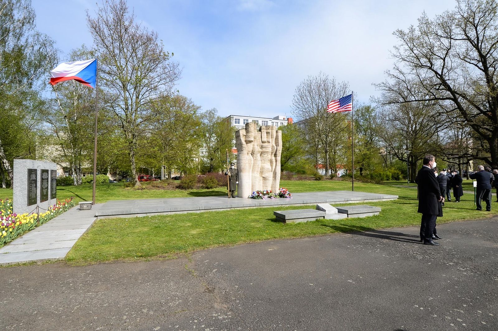 Slavnosti svobody 2021 - Pietní akty na nám. Míru / Studio Měšťanská beseda (foto: M. Pecuch, 5.5.2021)