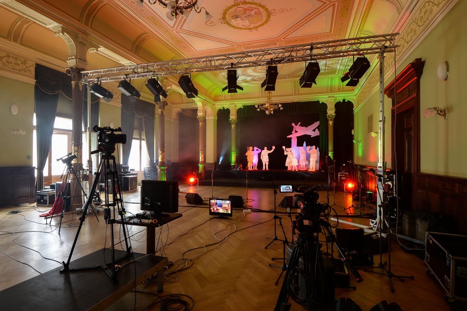 Slavnosti svobody 2021 - Pietní akty na nám. Míru / Studio Měšťanská beseda (foto: M. Pecuch, 5.5.2021)