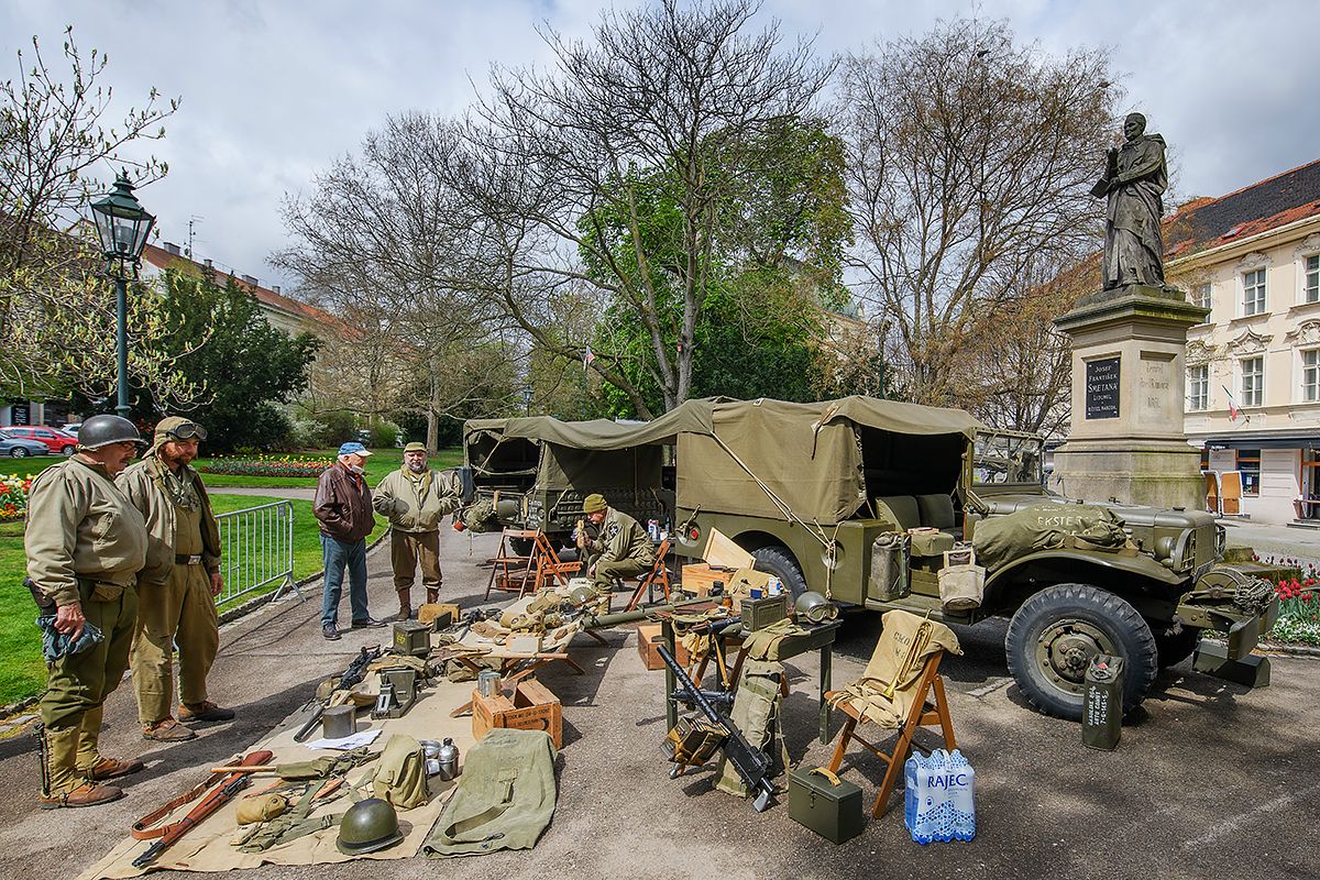 Slavnosti svobody 2021 - Atmosféra v ulicích a ve studiu (foto: M. Chaloupka, 7.5.2021)