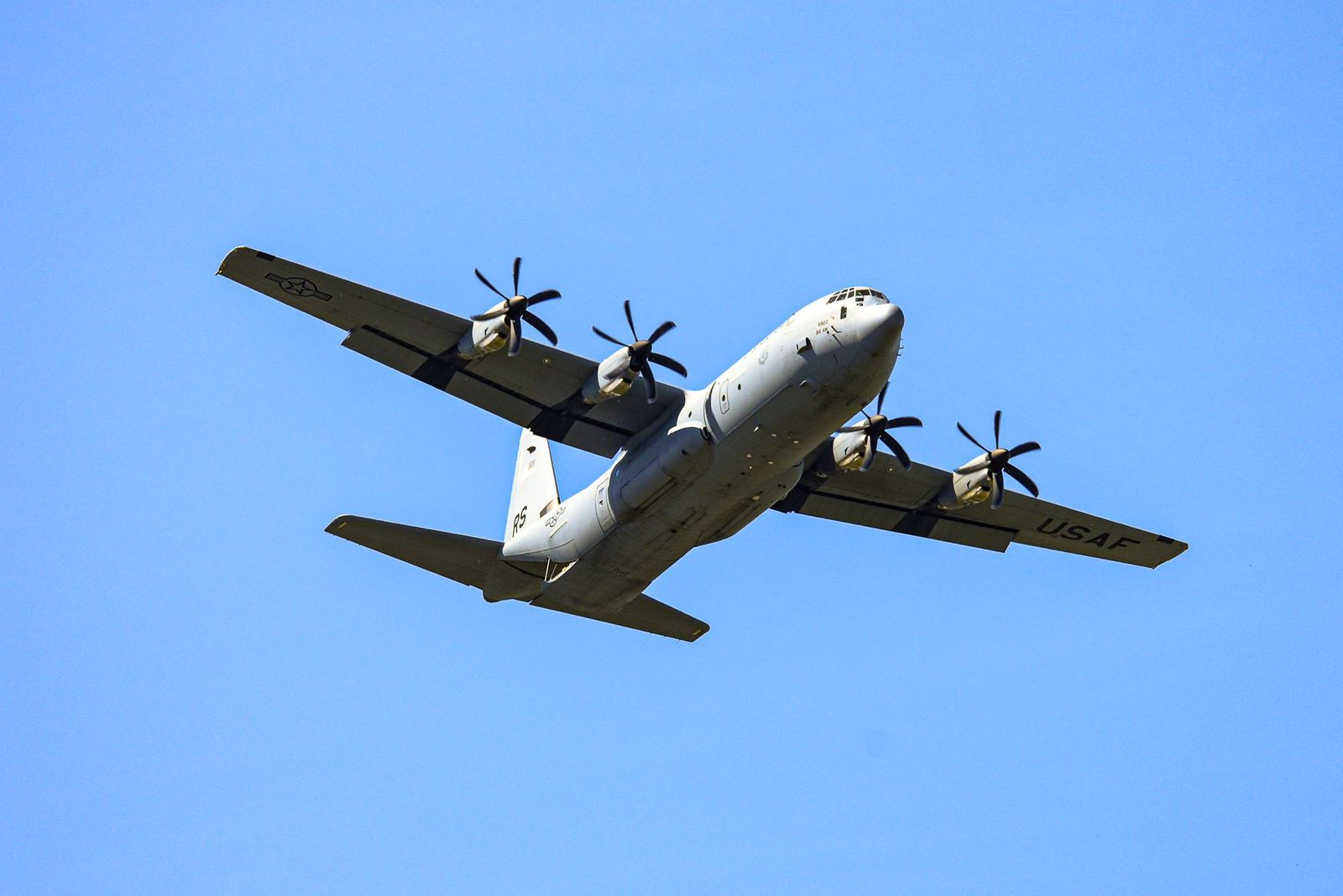 Slavnosti svobody 2021 - Přelety letadel a vrtulníku nad Plzni