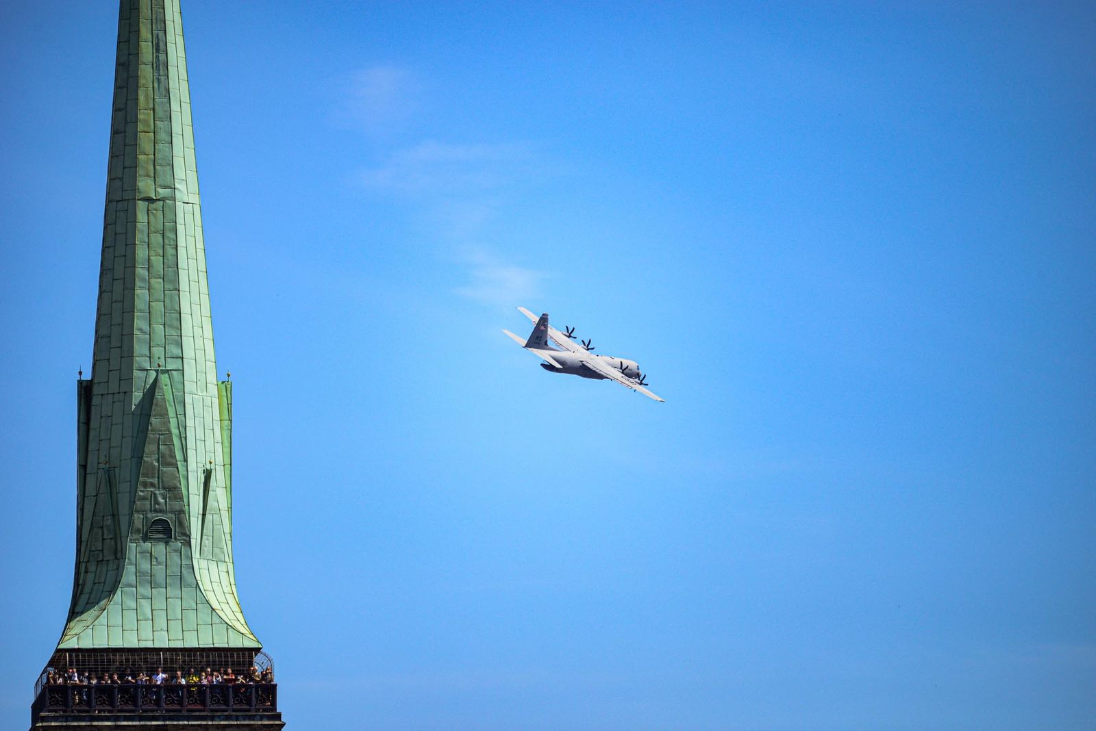 Slavnosti svobody 2021 - Přelety letadel a vrtulníku nad Plzni (foto: M. Pecuch, 9.5.2021)