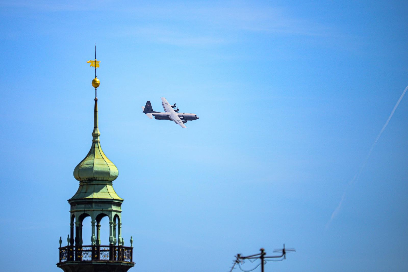 Slavnosti svobody 2021 - Přelety letadel a vrtulníku nad Plzni (foto: M. Pecuch, 9.5.2021)