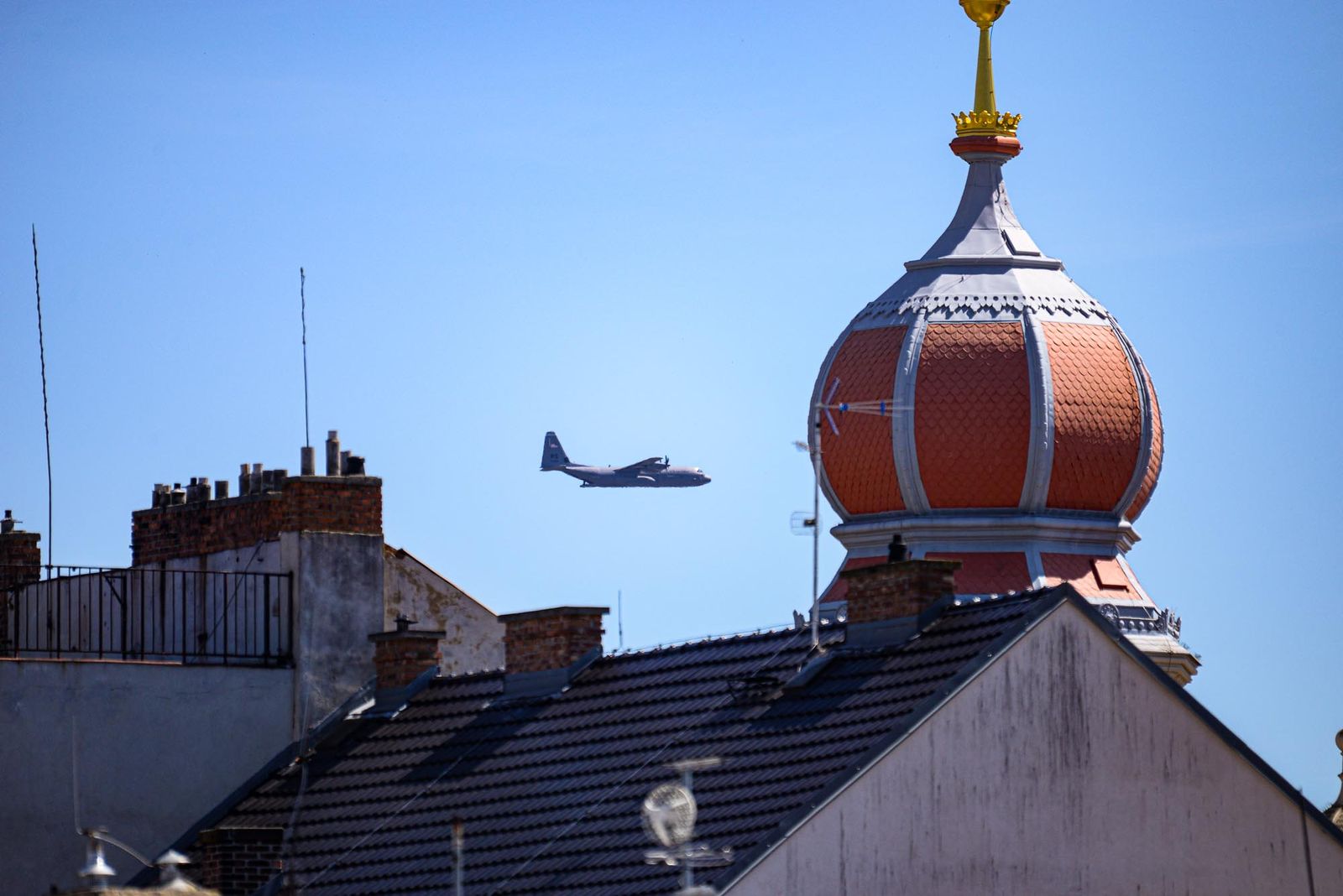 Slavnosti svobody 2021 - Přelety letadel a vrtulníku nad Plzni (foto: M. Pecuch, 9.5.2021)