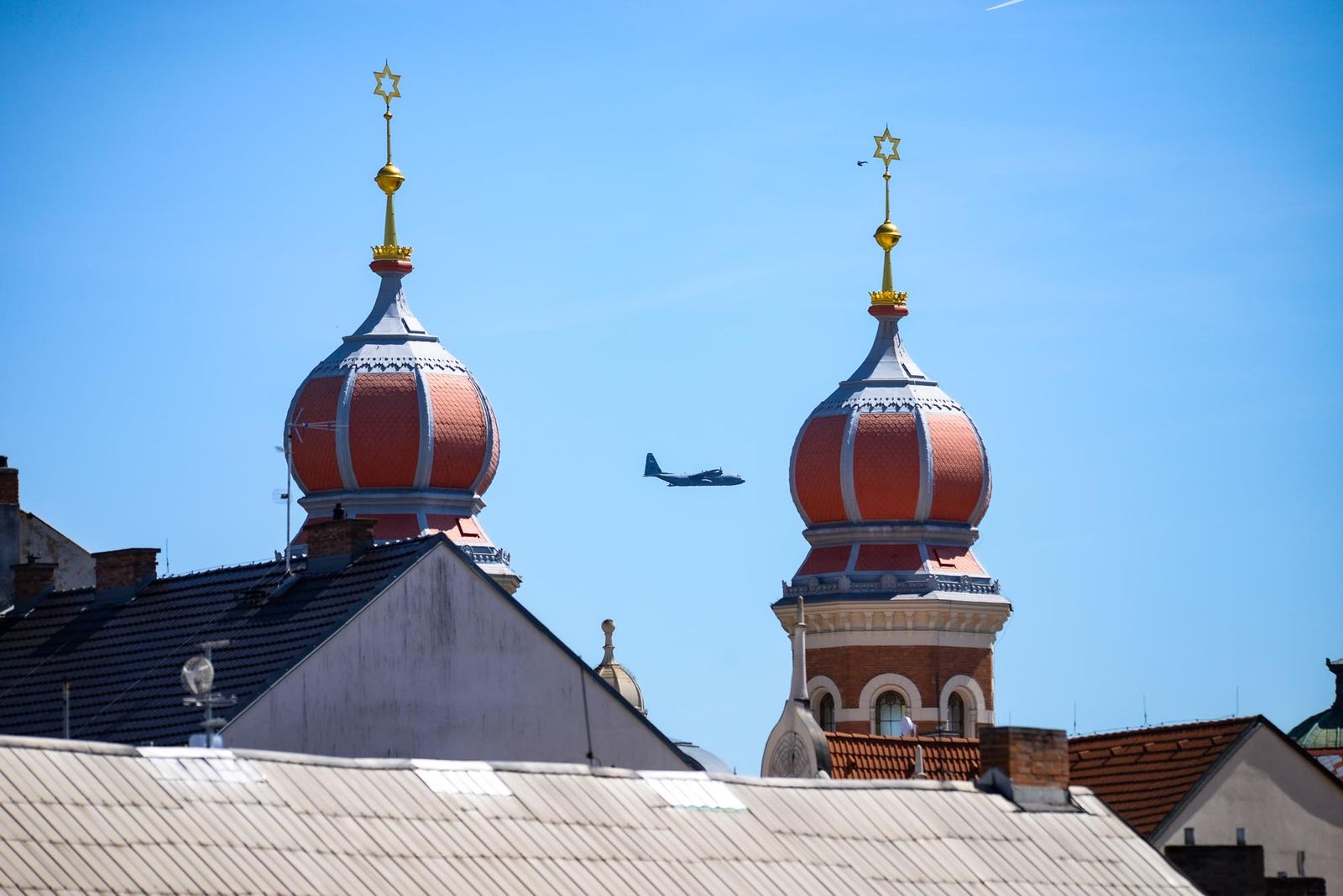 Slavnosti svobody 2021 - Přelety letadel a vrtulníku nad Plzni (foto: M. Pecuch, 9.5.2021)