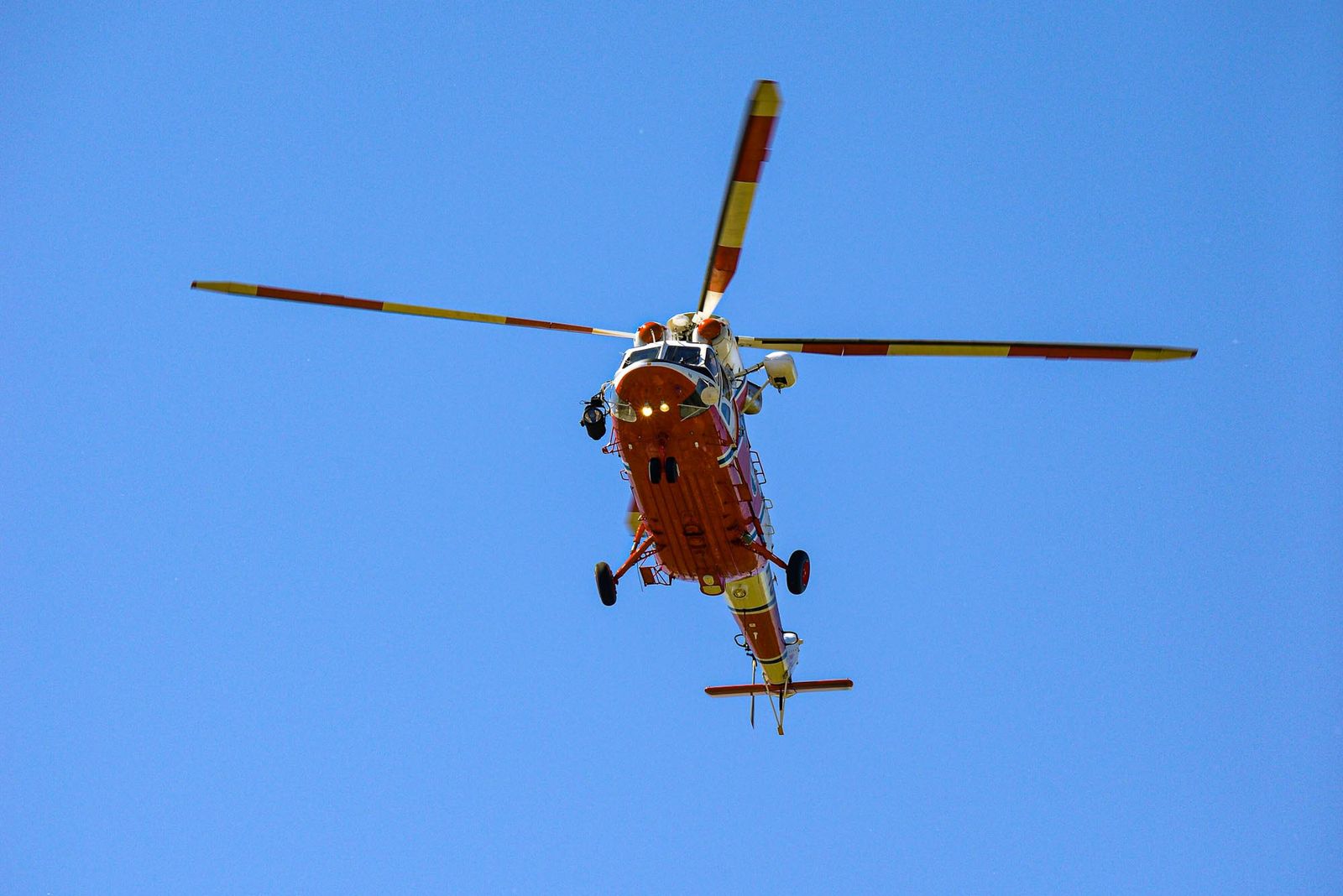 Slavnosti svobody 2021 - Přelety letadel a vrtulníku nad Plzni (foto: M. Pecuch, 9.5.2021)